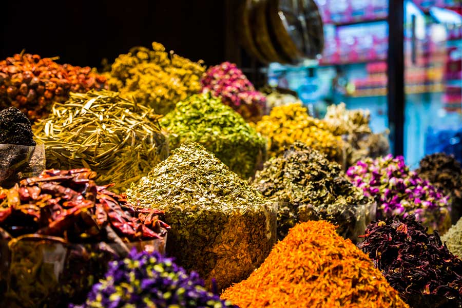 Kryddor på souk i Dubai