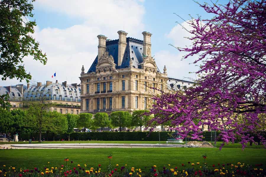 Tuileries garden vid Louvren