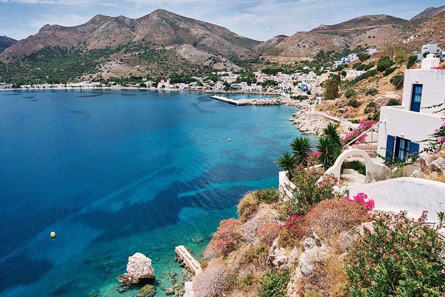 Stad på ön Tilos i Grekland