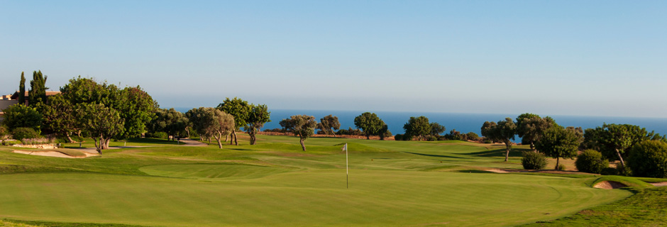 Golfbana med vacker utsikt i Paphos, Cypern