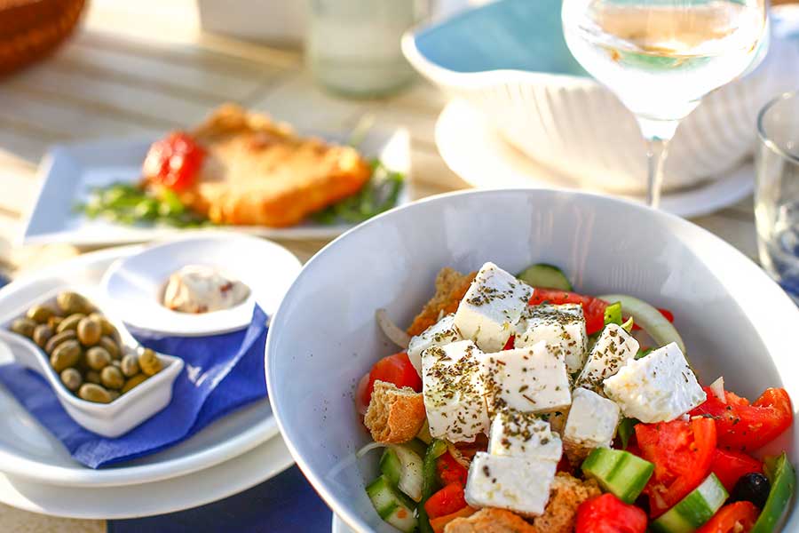 Grekisk sallad, saganaki & oliver