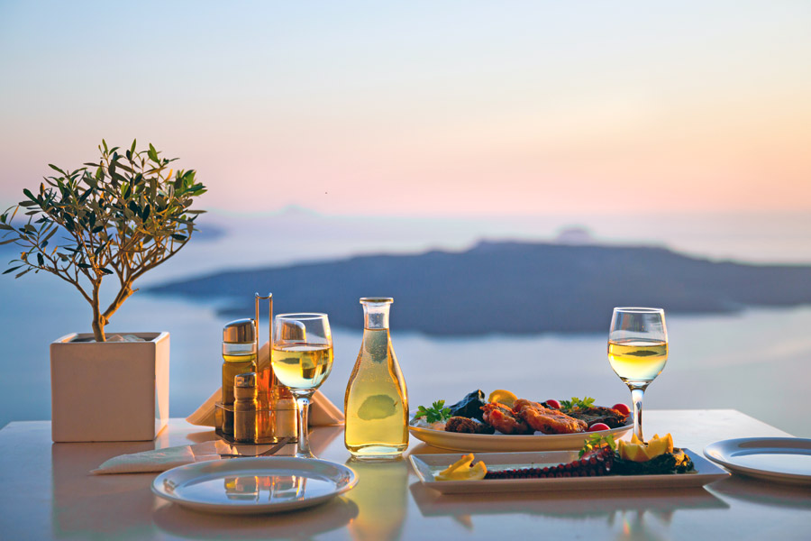 Vitt vin från Santorini, Grekland