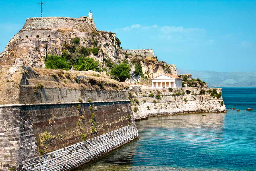 Det gamle fort i Korfu by